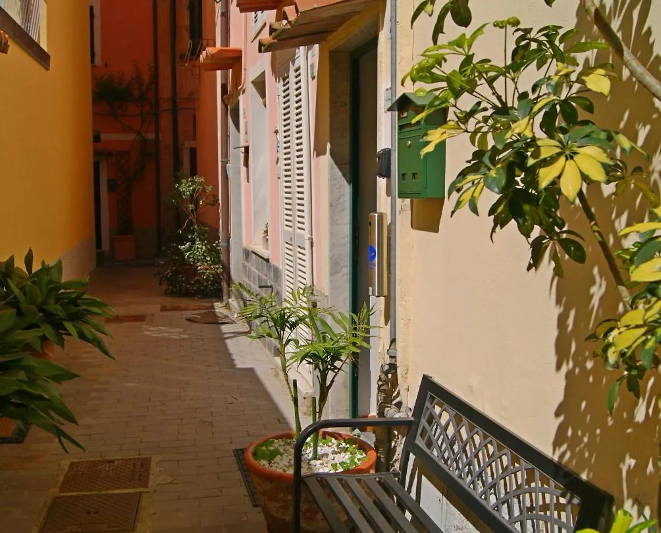 Chez Fernando Lerici Front Beach Free Parking